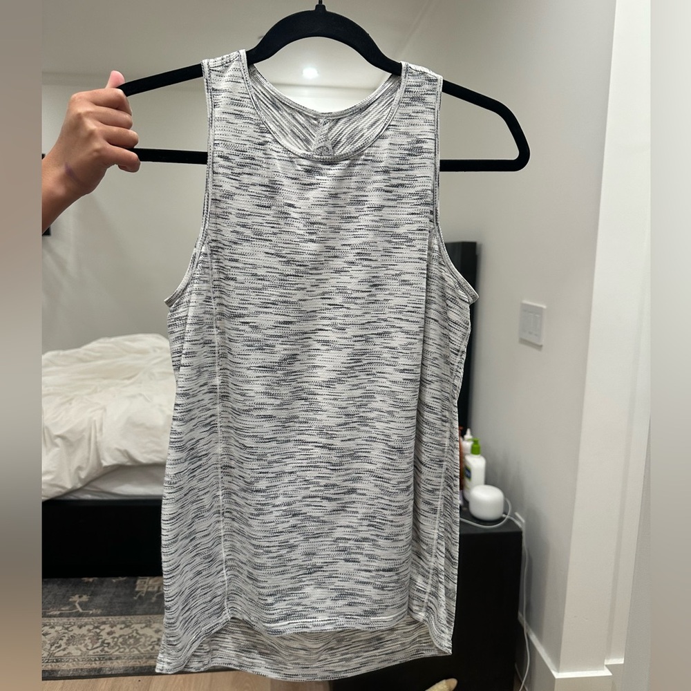 Lululemon low key tank silver